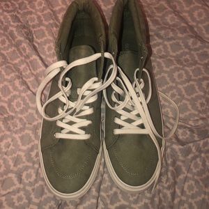 Women’s high top tennis shoes